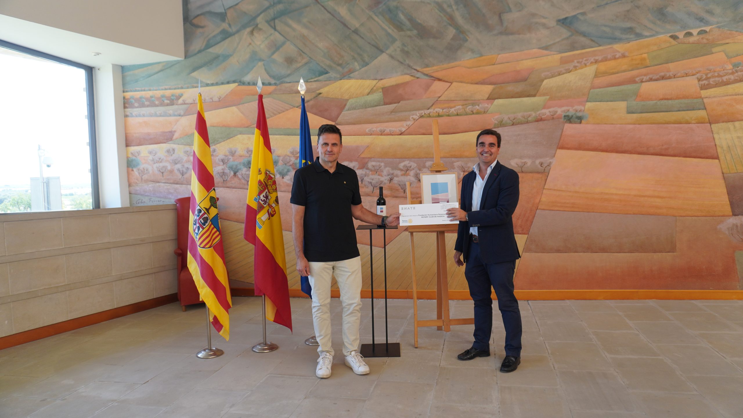 ENATE entrega la recaudación anual del Vino Solidario al Rotary Club de Huesca